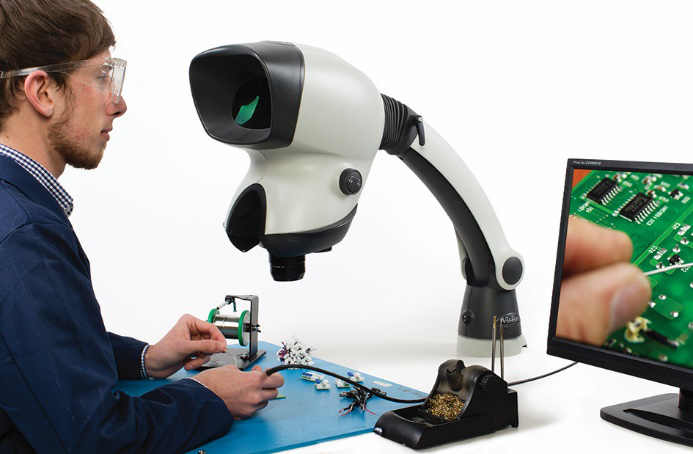 Mantis Elite stereo microscope being used for electronics PCB repair