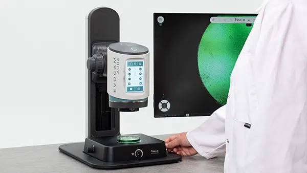AURA-Touch-Contrast-Petri-600×338 A lab technician inspecting a petri dish