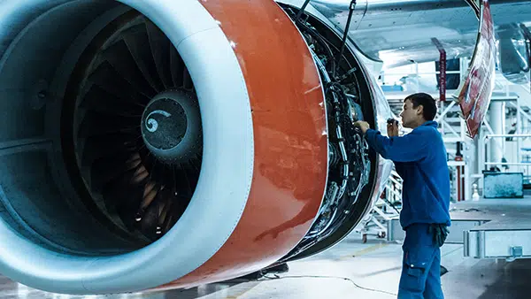 jet-engine-iStock-1022905038-600×338 Man inspecting a jet engine